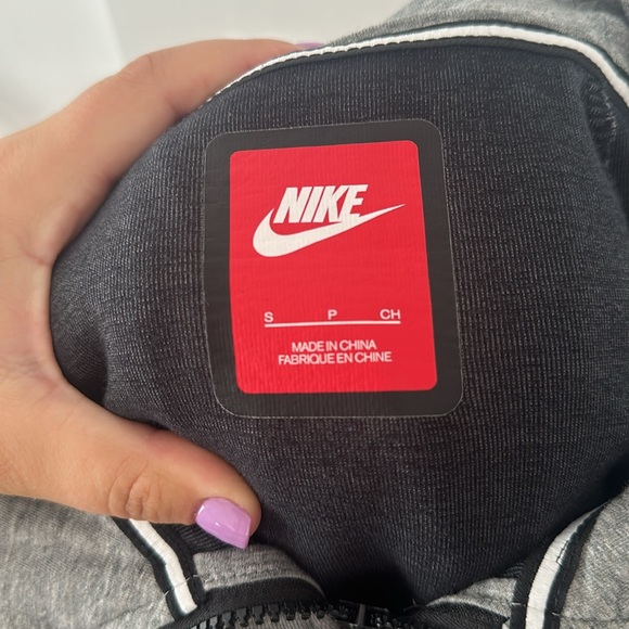 Nike Full Zip Sweatshirt with Hood - Picture 3 of 3